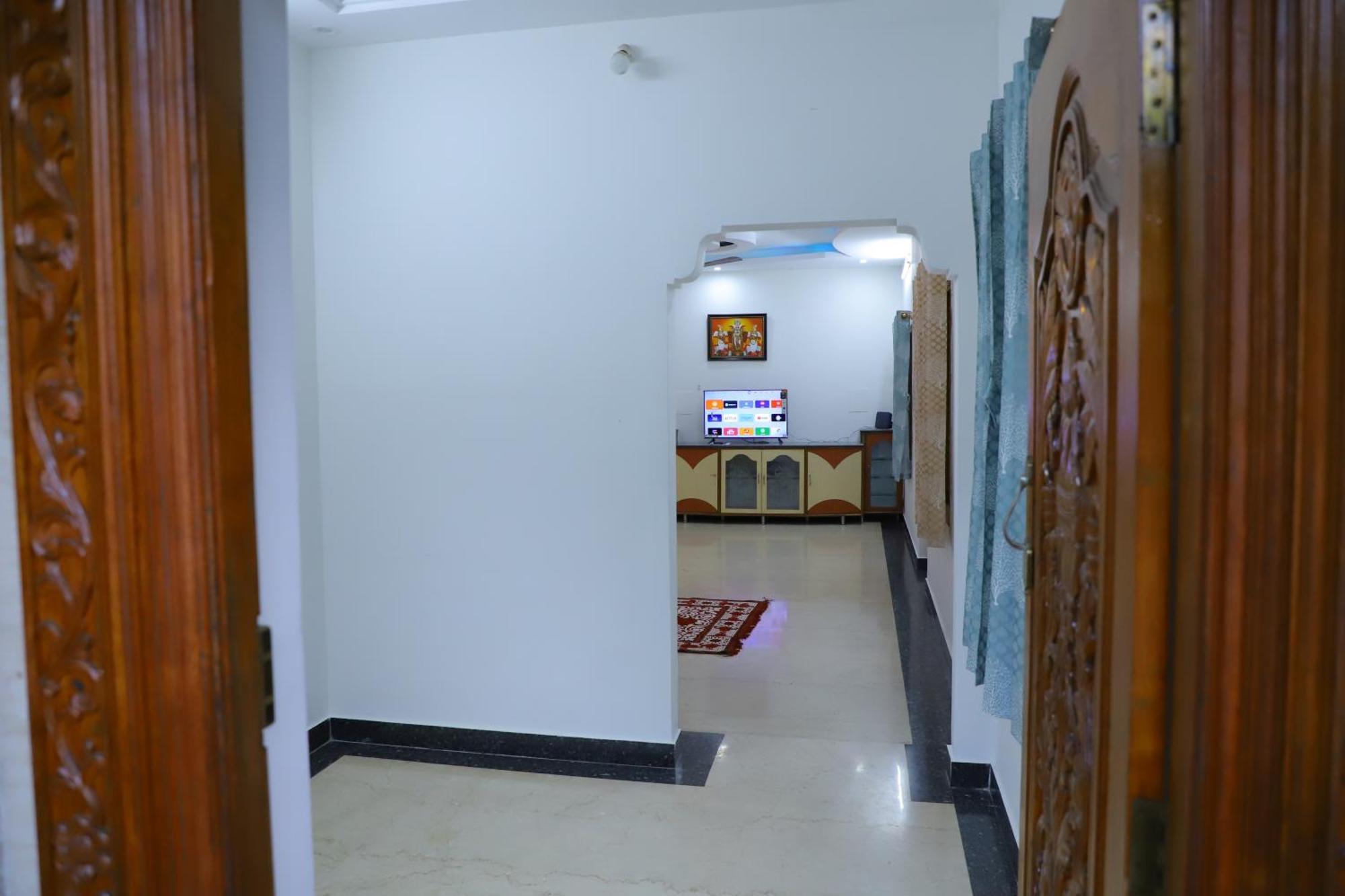 Nanda Mohan Homestay- Luxuries Ac Apartment Close To Alipiri Foothills-Kapila Teertham And Iskcon Temple Тирупати Экстерьер фото
