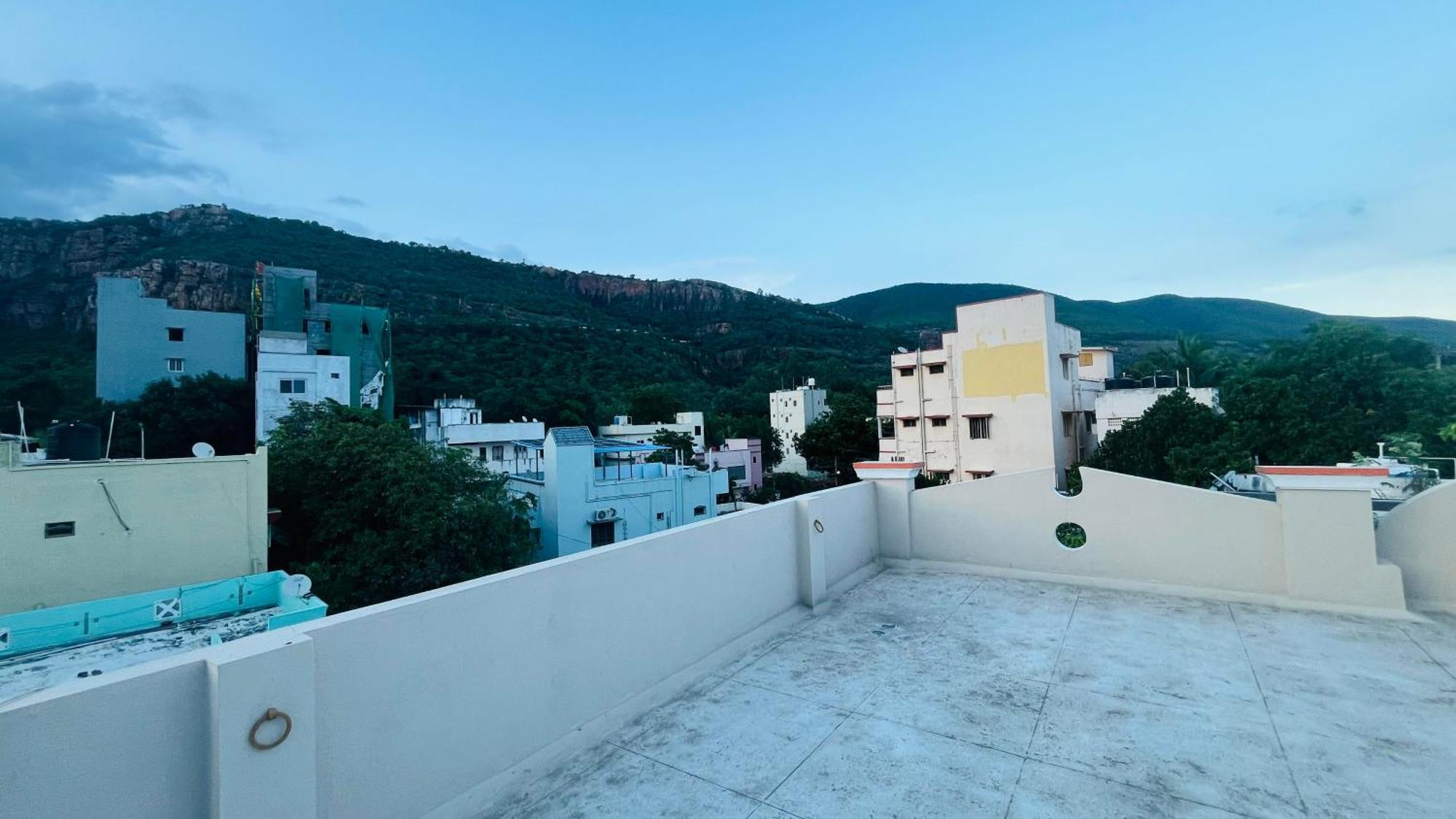 Nanda Mohan Homestay- Luxuries Ac Apartment Close To Alipiri Foothills-Kapila Teertham And Iskcon Temple Тирупати Экстерьер фото